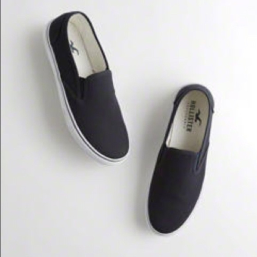 Hollister New in box navy blue sneakers unisex